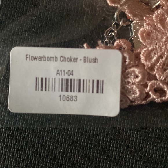 3 chokers - Picture 6 of 10